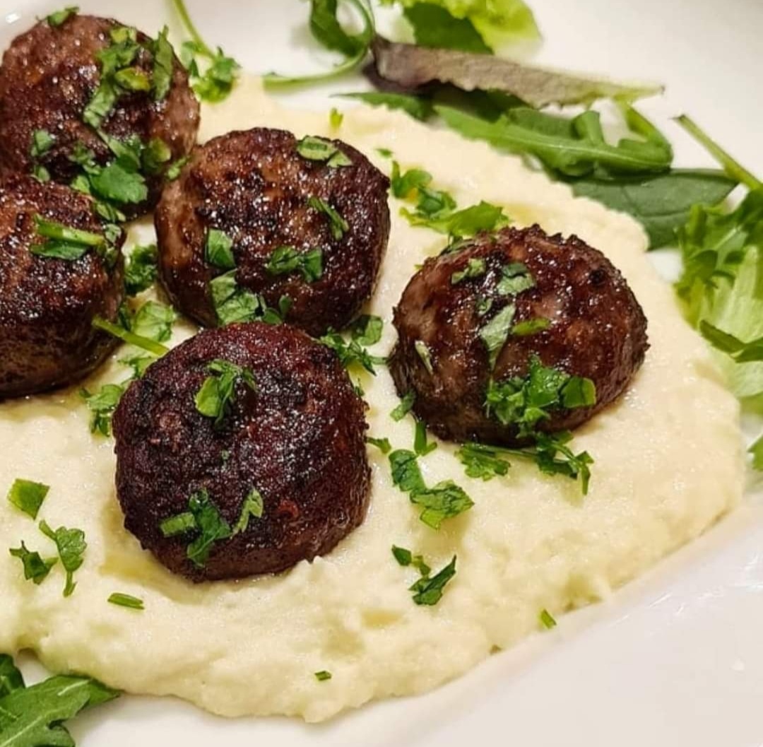 Beef & feta meatballs with garlic butter cauliflower mash Gastric